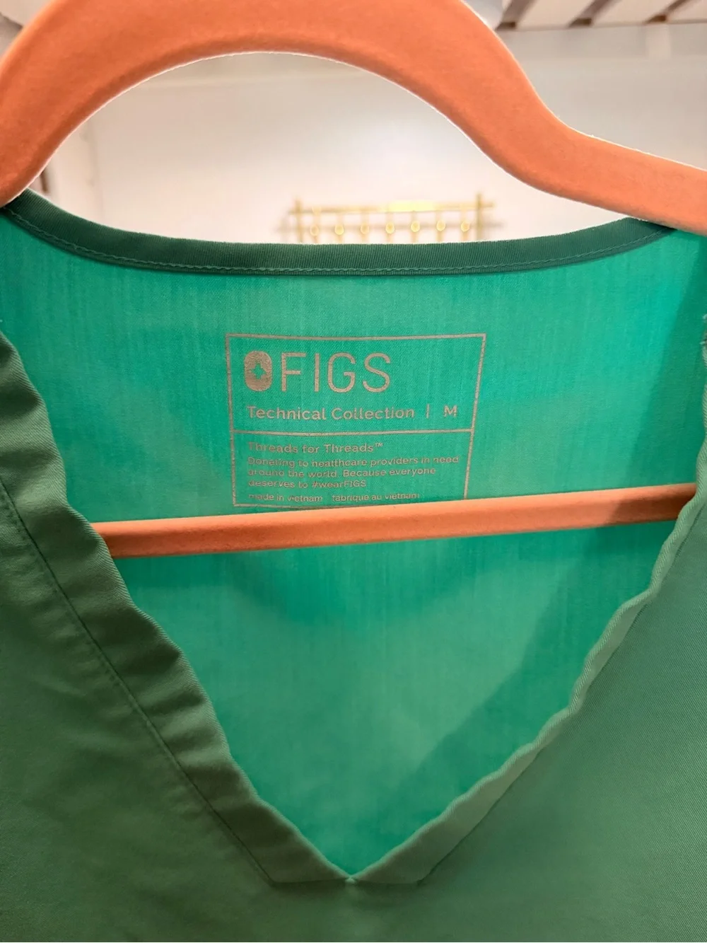 FIGS Teal Medical Scrub Top and joggers - Picture 4 of 4